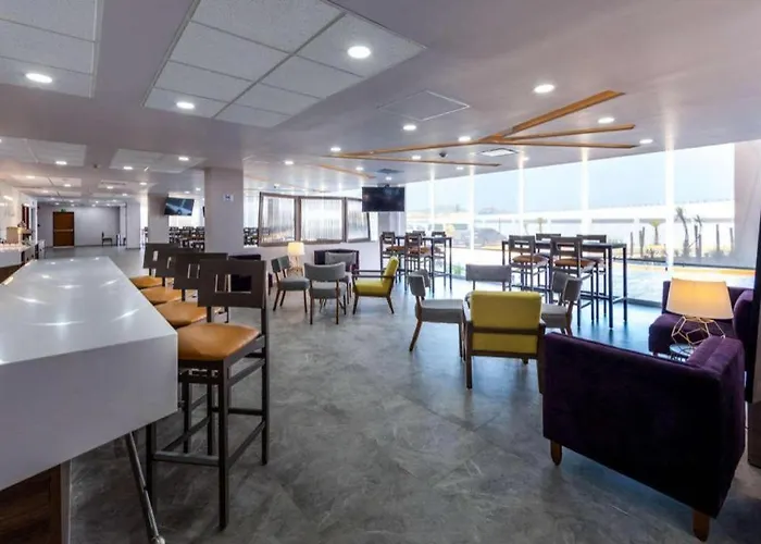 Comfort & Cabos Hotel